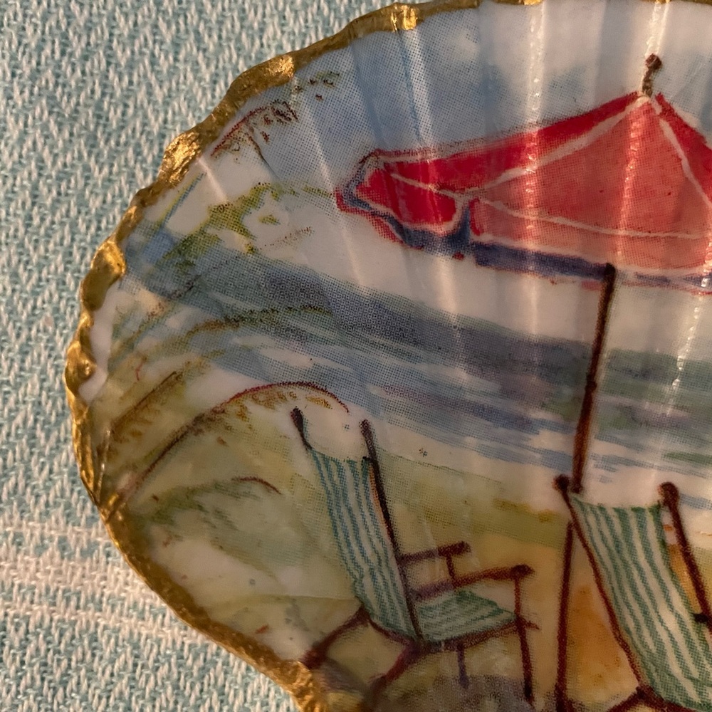 4” Hand Crafted Scallop Shell With Chairs On The Beach. - Picture 2 of 4
